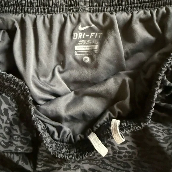 Nike Dri Fit Black Grey Animal Print  Athletic Drawstring Shorts Size Medium - Picture 3 of 4